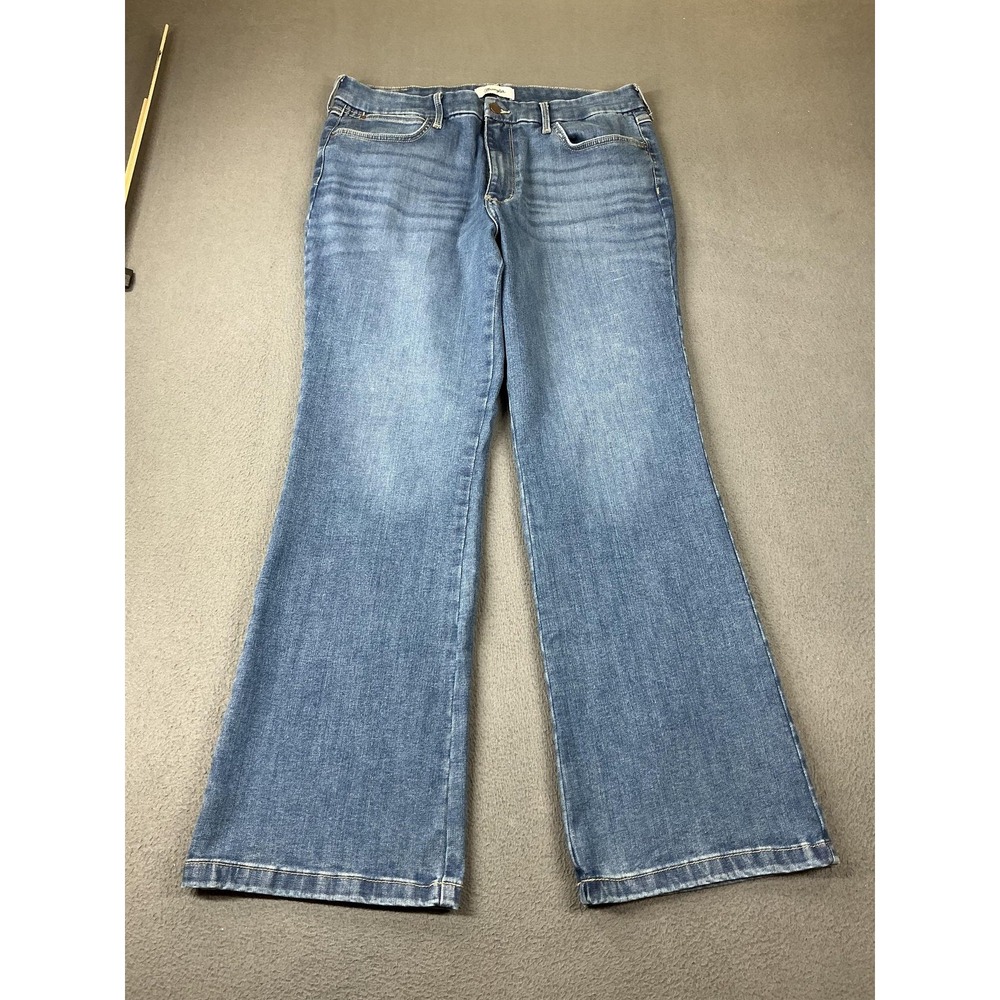 Wrangler Jeans Womens 12 Blue Bootcut Mid Rise Stretch 32 Waist 32 Inseam Rodeo